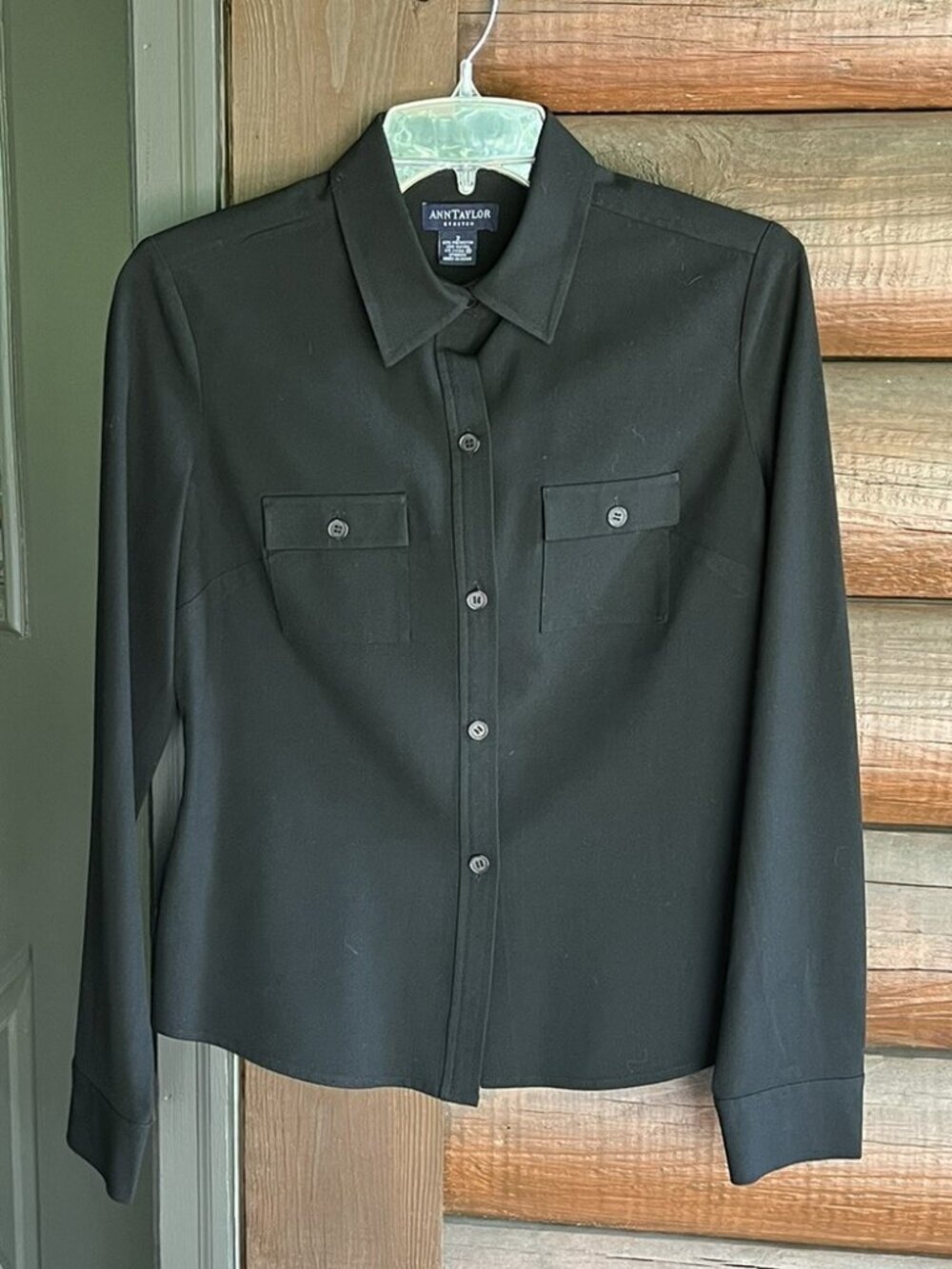 Ann Taylor Stretch Black Long-Sleeve Button-Down Dress Shirt w/Pockets, Size 2